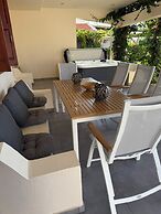 Amaryllis Front Beach Hotel