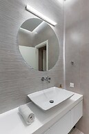 Sunny & Luxurious Penthouse with Terrace