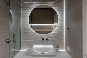 Sunny & Luxurious Penthouse with Terrace