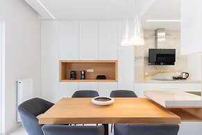 Sunny & Luxurious Penthouse with Terrace