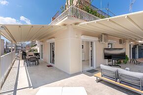 Sunny & Luxurious Penthouse with Terrace