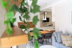 Sunny & Luxurious Penthouse with Terrace