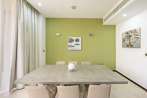 Modern beachfront 1BR apartment