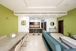 Modern beachfront 1BR apartment