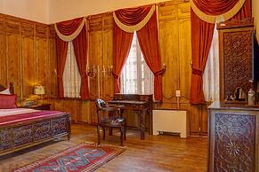 Four Mansions Hotel
