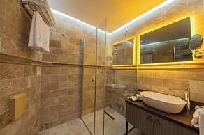 Four Mansions Hotel