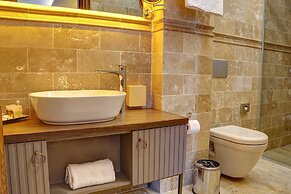 Four Mansions Hotel