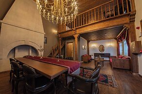 Four Mansions Hotel
