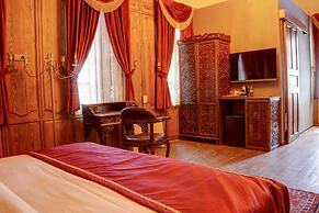Four Mansions Hotel