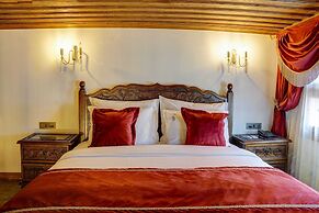 Four Mansions Hotel