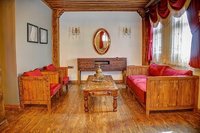 Four Mansions Hotel