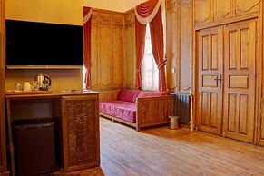 Four Mansions Hotel