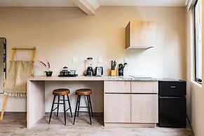 Tiny desk by VH