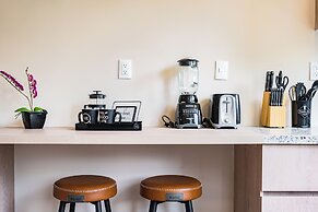 Tiny desk by VH