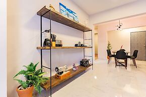 Tiny desk by VH