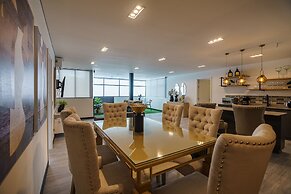 First Class Hotel