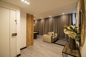 First Class Hotel