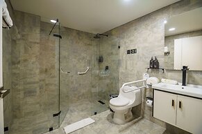 First Class Hotel