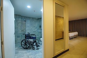 First Class Hotel