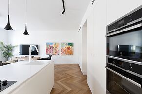 Spacious & Modern 3BD Apartment 2-min From Beach