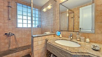 Milos AquaBliss Beachfront Villa