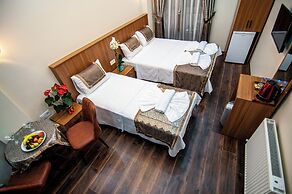 By Historial Hotel