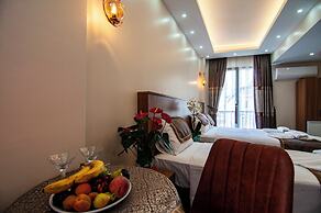 By Historial Hotel