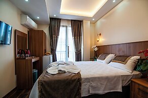 By Historial Hotel