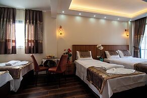 By Historial Hotel