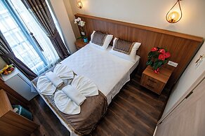 By Historial Hotel