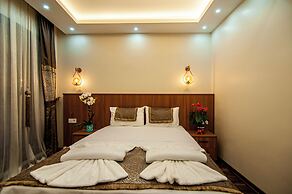 By Historial Hotel