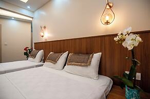 By Historial Hotel
