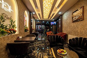 By Historial Hotel