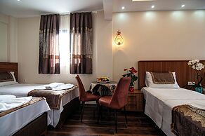 By Historial Hotel