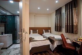 By Historial Hotel