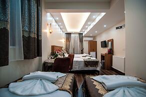 By Historial Hotel