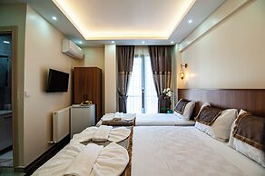 By Historial Hotel