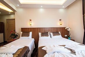 By Historial Hotel