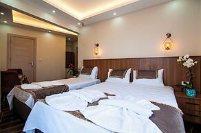 By Historial Hotel