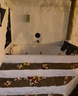 HOBBIT HOTEL