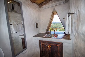 HOBBIT HOTEL