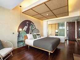 The Isvara By Cove