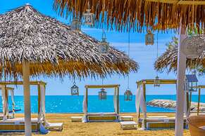 Pareus Beach Resort