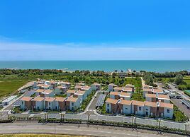 Pareus Beach Resort