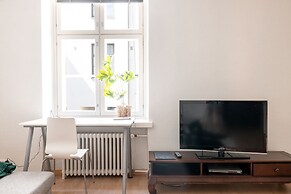 2ndhomes Bright 2BR Apartment