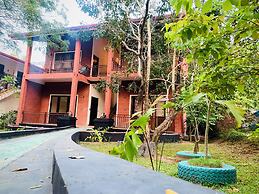 Sigiriya Cashew Palace Resort