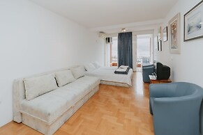 Sea view studio Tibor