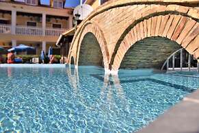 Elpida Hotel
