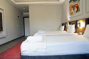 Grand Moon Hotel