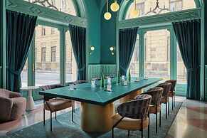 W Budapest